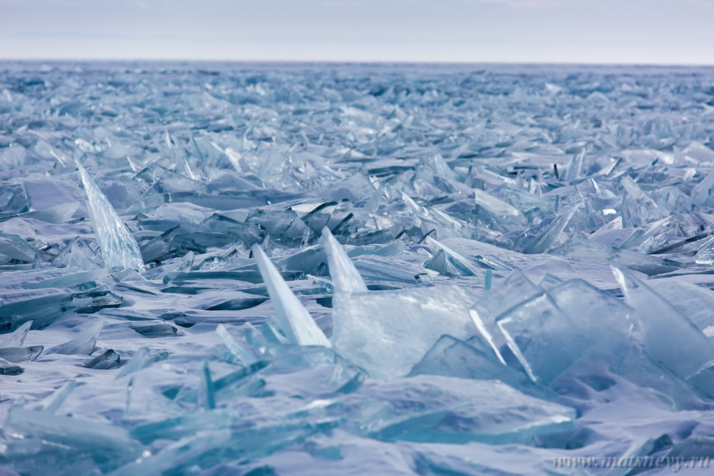 D04B7746.JPG - Scenic winter lake Baikal landscape with pressure ridge transparent ice blocks on the surface.