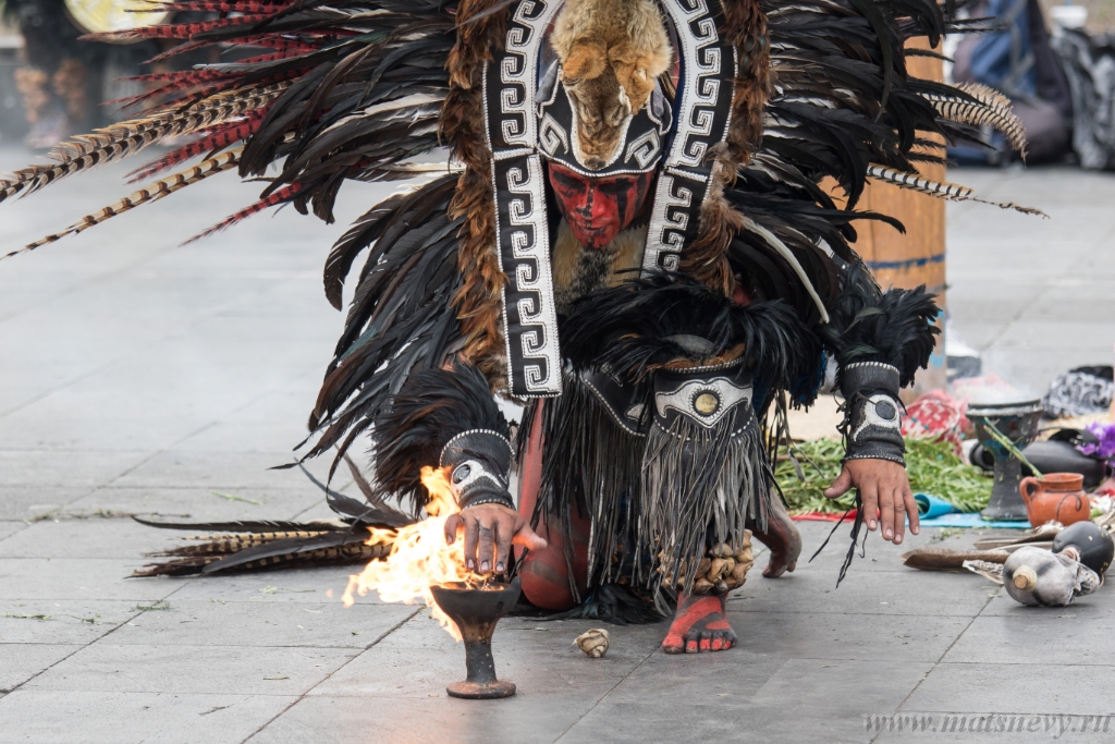 ALX_9324.jpg - Mexico City, Mexico - April 30, 2017: Aztec dancers dancing in Zocalo square.