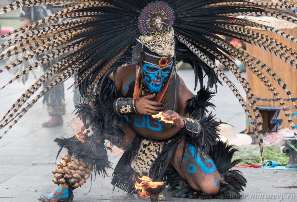 ALX_9340.jpg - Mexico City, Mexico - April 30, 2017. Aztec dancers dancing in Zocalo square.