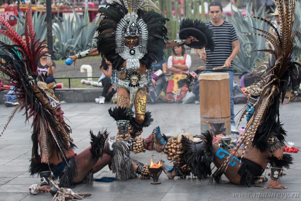 ALX_9352.jpg - Mexico City, Mexico - April 30, 2017: Aztec dancers dancing in Zocalo square.